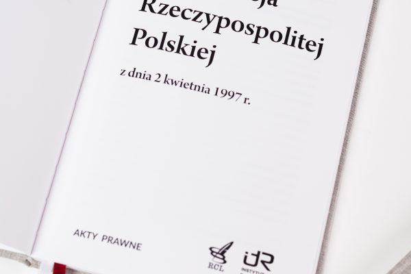 Zdjęcie 8 z 10: Verfassung der Republik Polen vom 2. April 1997.